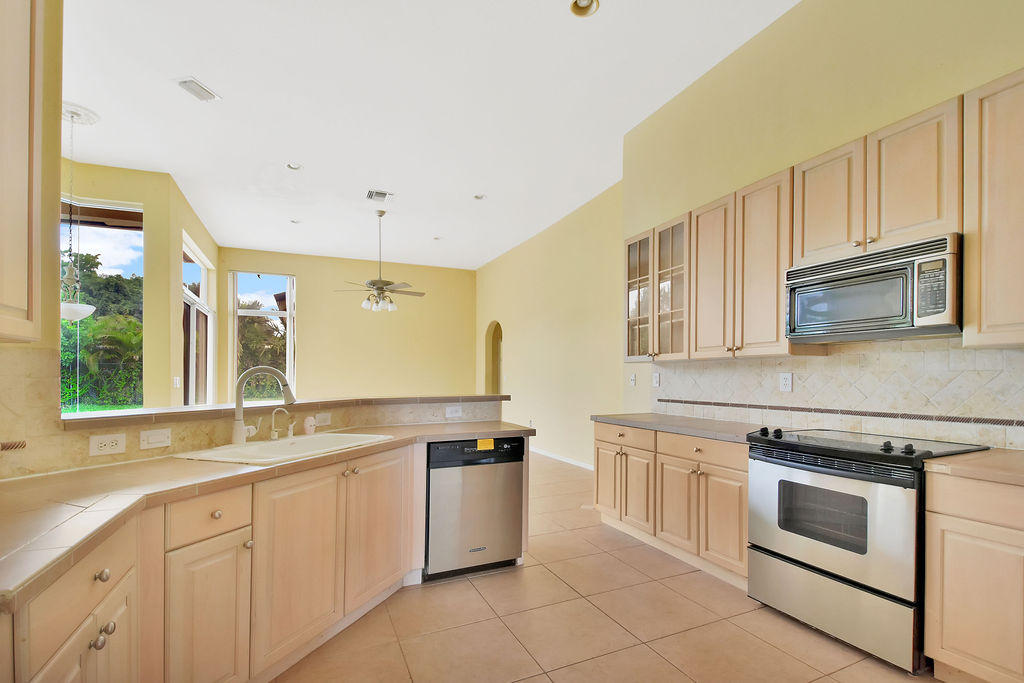 611 Ranch Road Weston, FL 33326 - Photo 14 of 33 611kit2