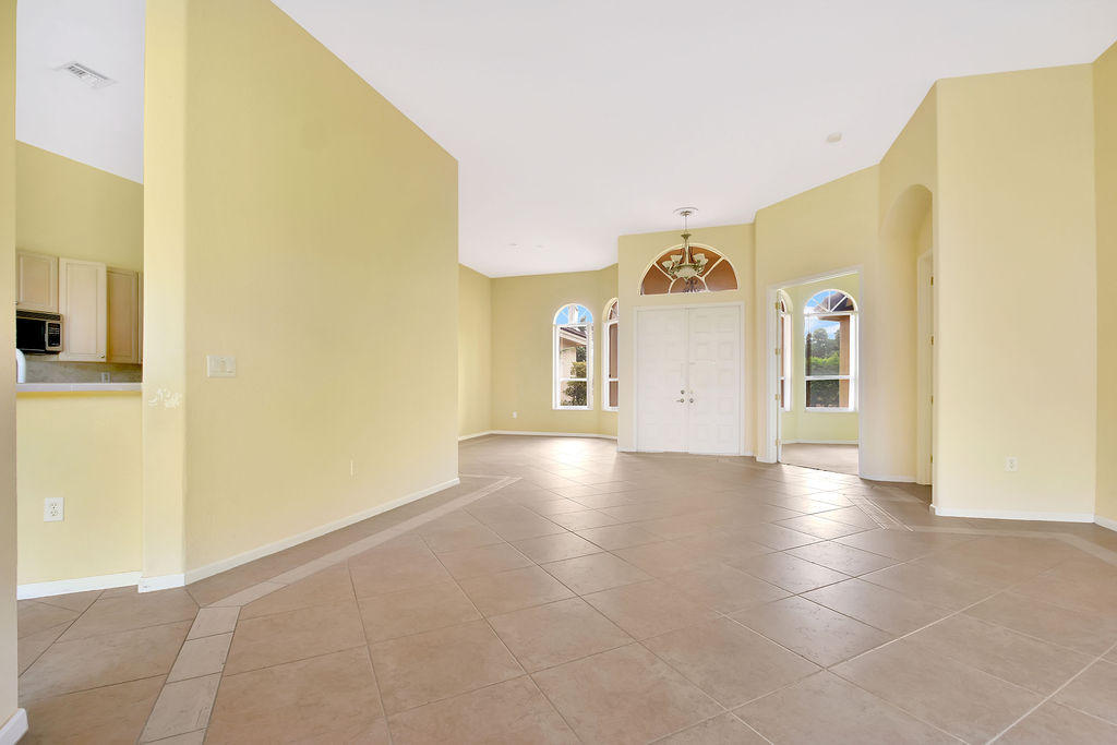 611 Ranch Road Weston, FL 33326 - Photo 17 of 33 611livrm2