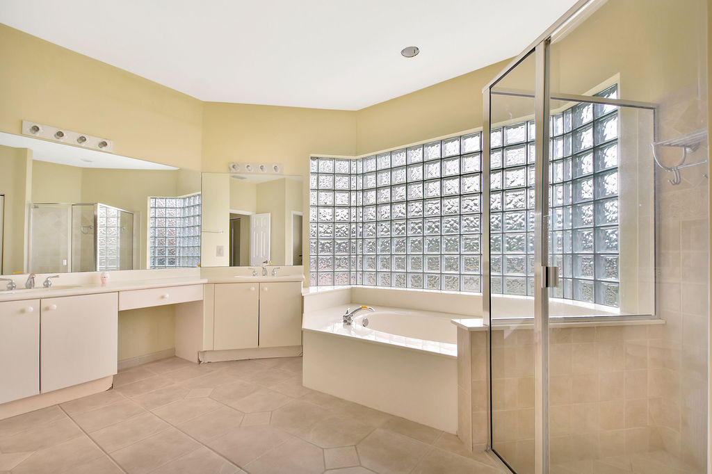 611 Ranch Road Weston, FL 33326 - Photo 19 of 33 611mbath