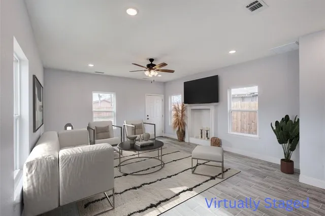 $279,000 | 3101 Clinton Avenue, Unit TX, Fort Worth, TX 76106