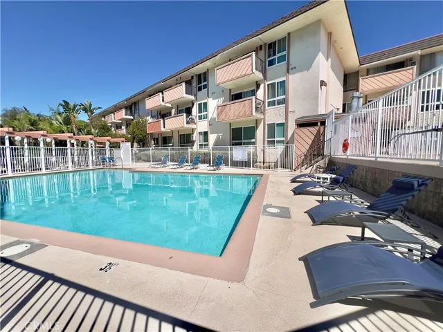 a view of a yard with a house