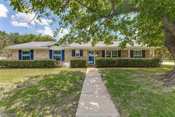 $325,000 | 1121 West Redbud Drive, Hurst, TX 76053