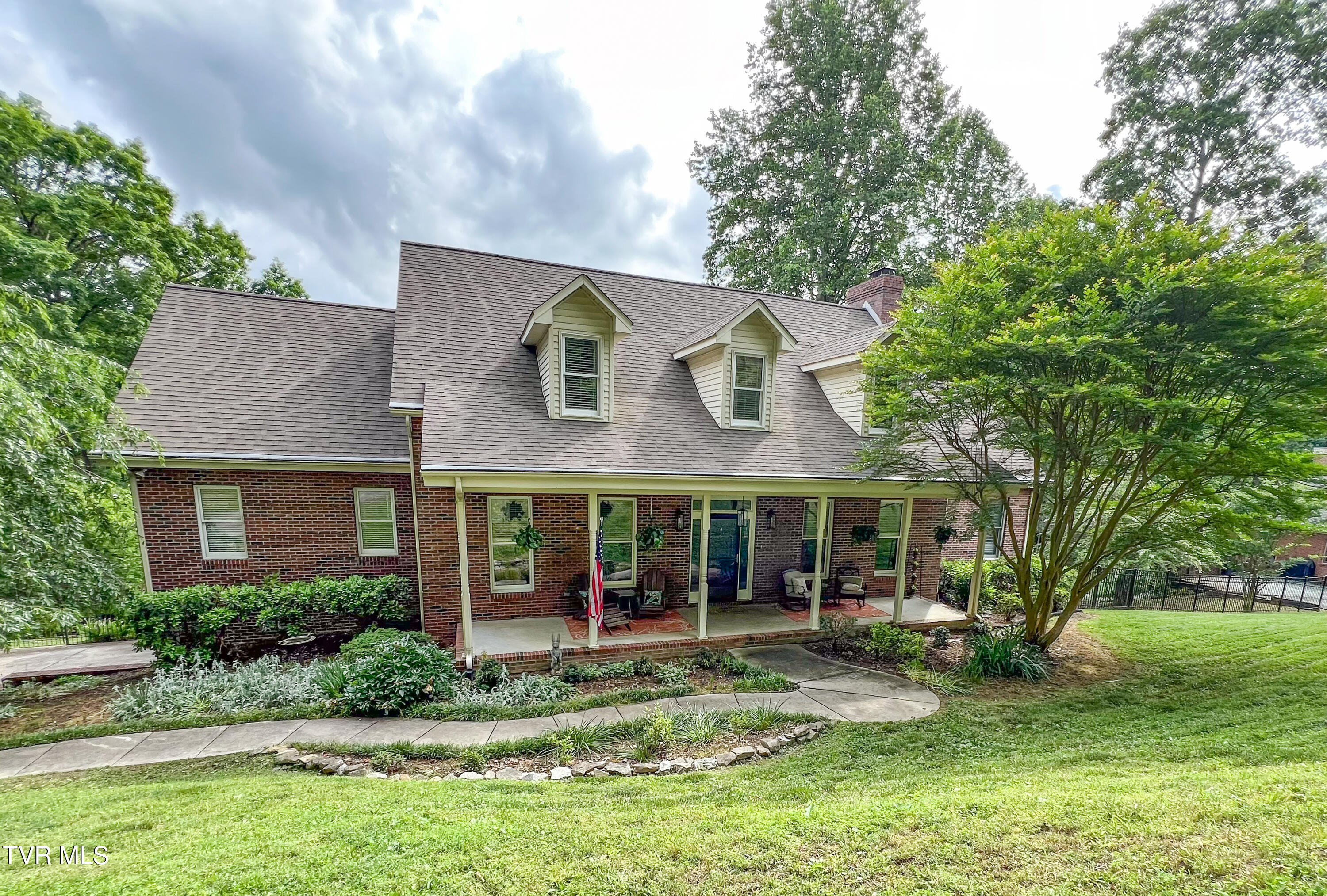 409 Pitt Road Kingsport, TN 37663 - Photo 1 of 49 Splash!-44