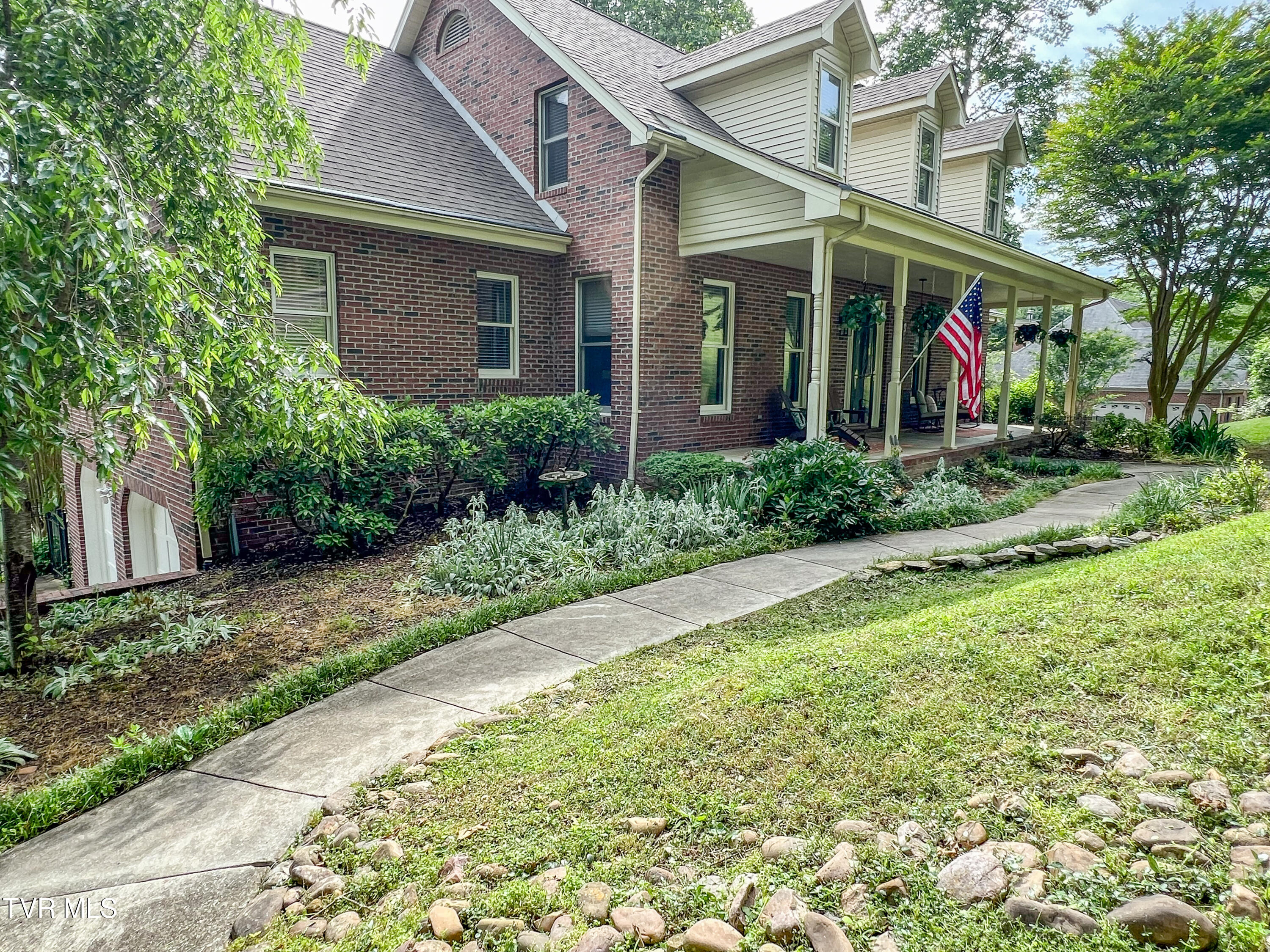 409 Pitt Road Kingsport, TN 37663 - Photo 2 of 49 Splash!-45