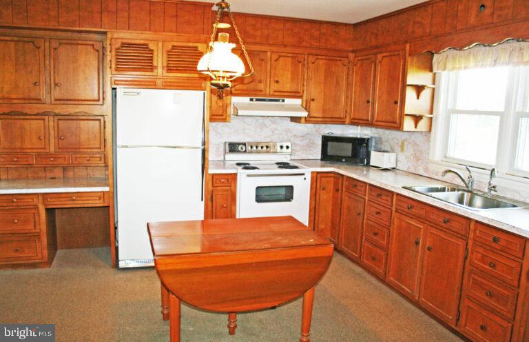 1422 Lancaster Road Manheim, PA 17545 - Photo 10 of 22 Gallery Image 10