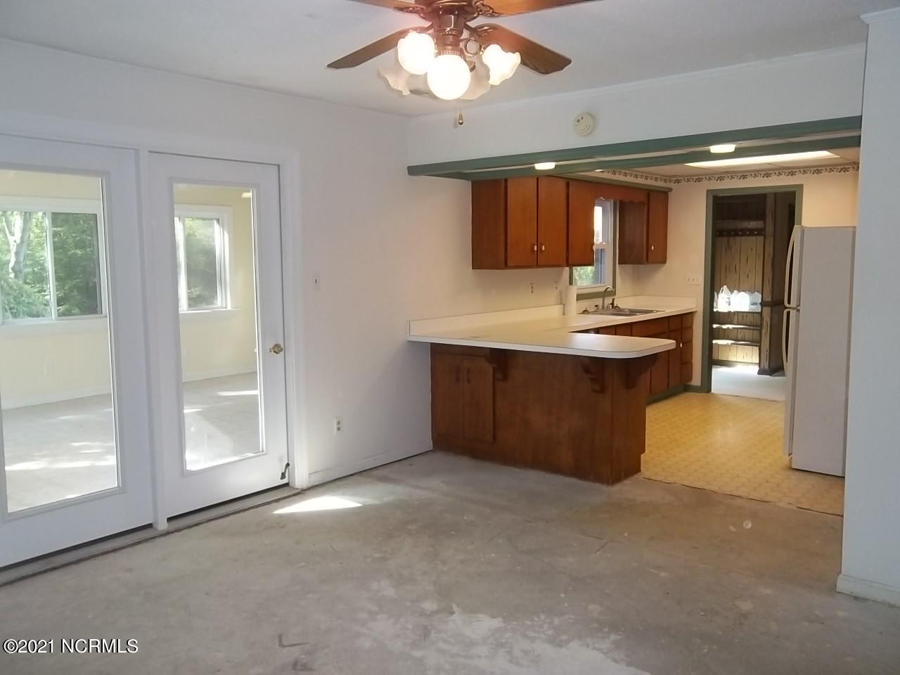 208 Stratford Road Havelock, NC 28532 - Photo 17 of 30 Dining to Kitchen