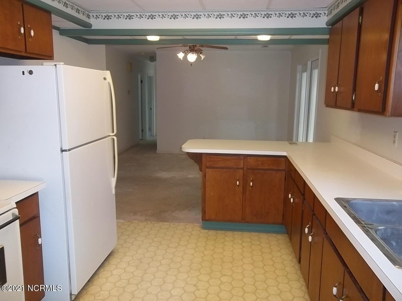 208 Stratford Road Havelock, NC 28532 - Photo 18 of 30 Kitchen to Dining