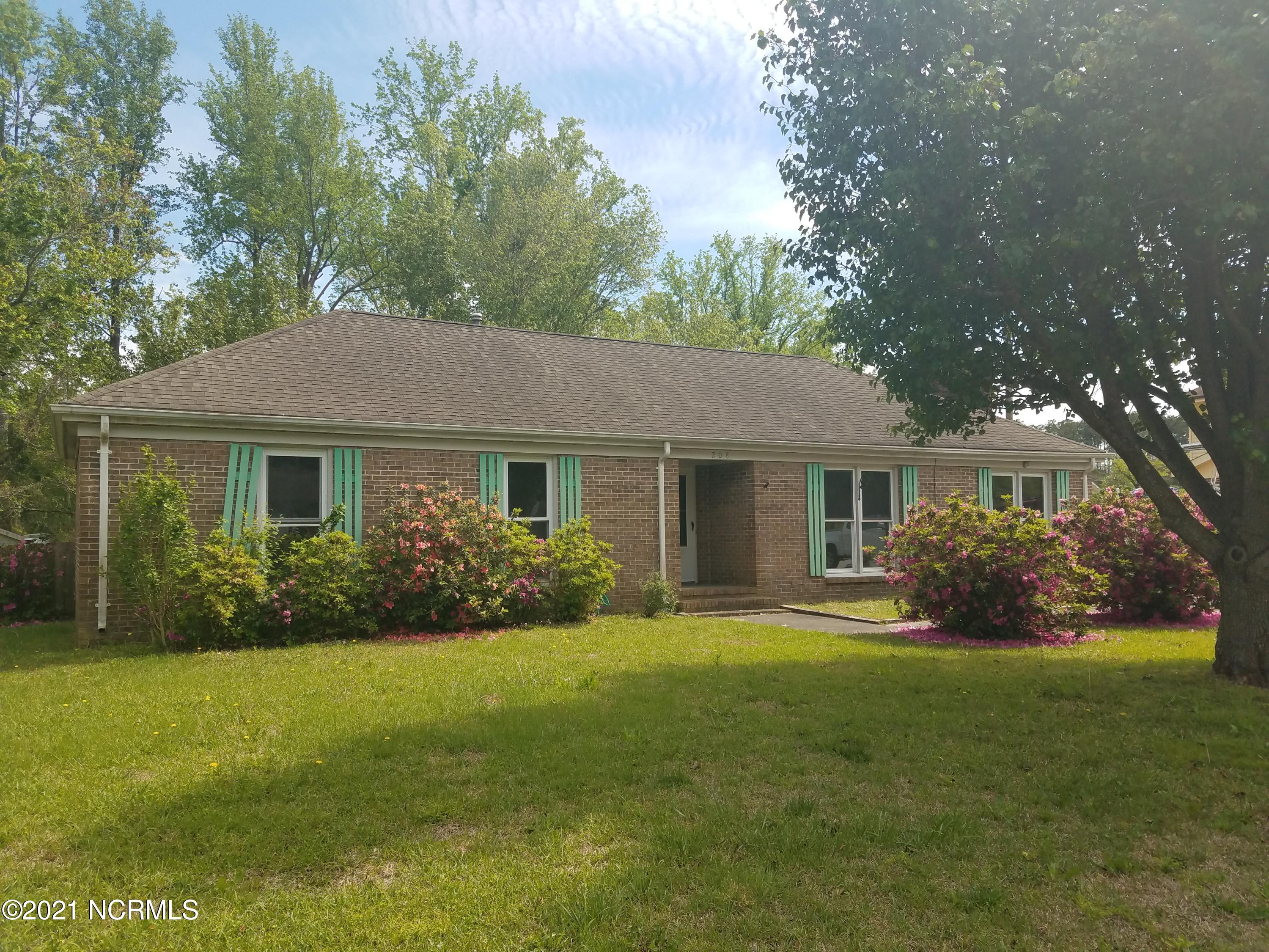 208 Stratford Road Havelock, NC 28532 - Photo 2 of 30 Left Front