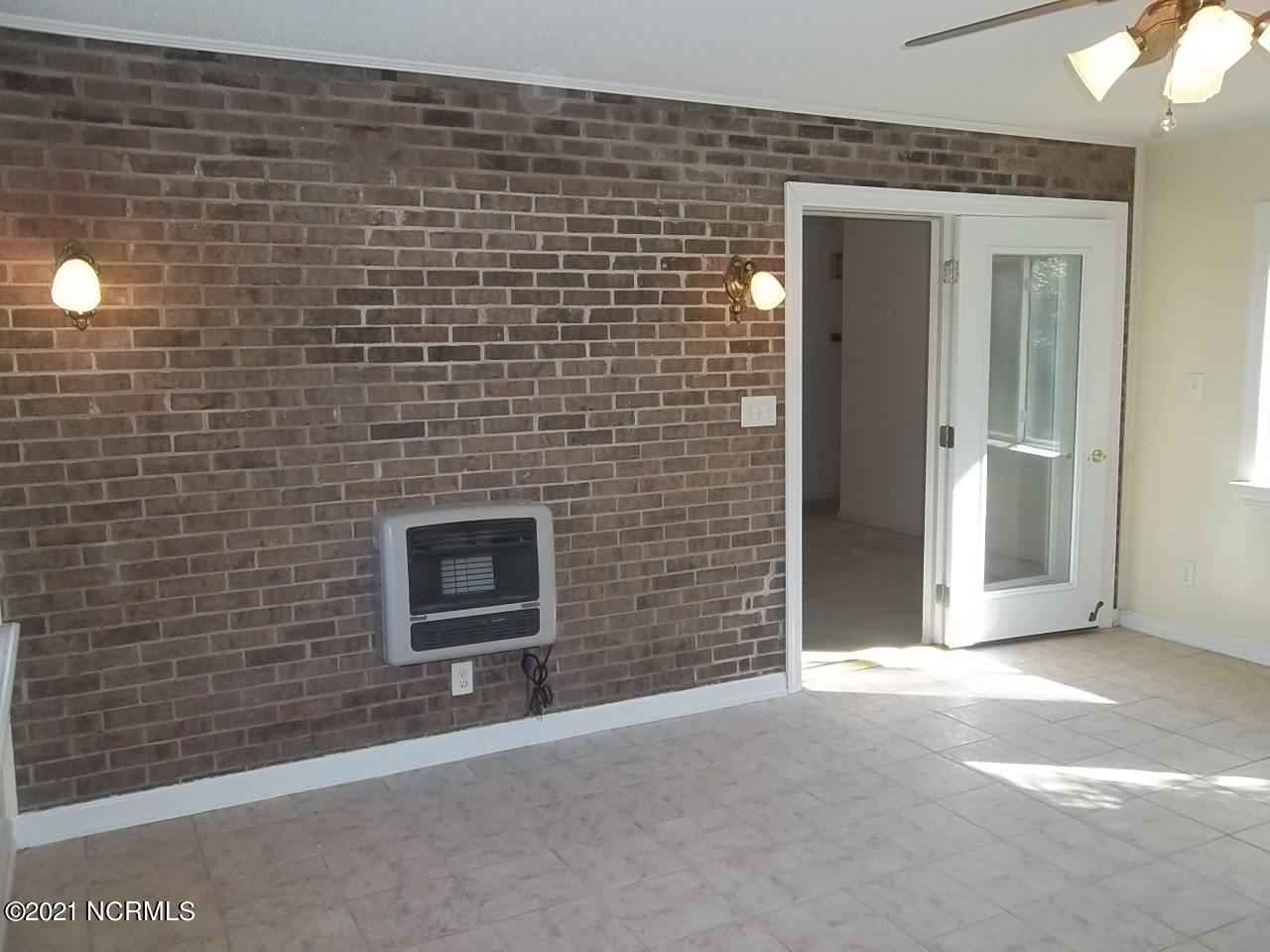208 Stratford Road Havelock, NC 28532 - Photo 22 of 30 Heated & Cooled Sun Room