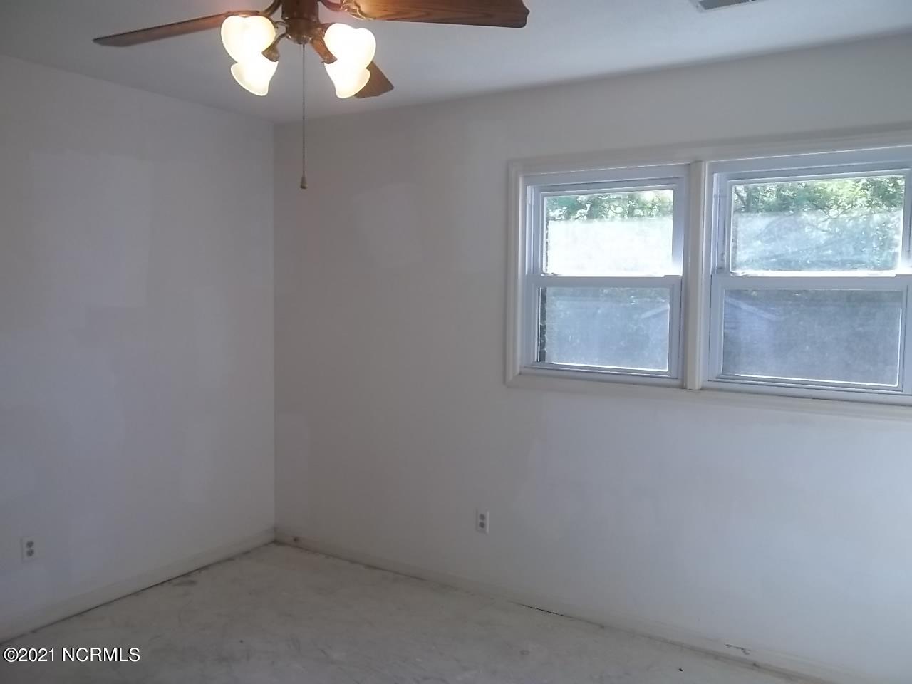 208 Stratford Road Havelock, NC 28532 - Photo 26 of 30 Principal Bed Room