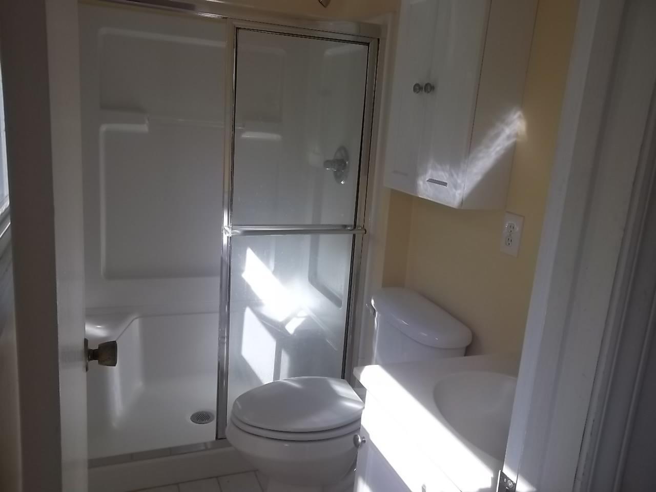 208 Stratford Road Havelock, NC 28532 - Photo 28 of 30 Adjoining Principal Bathroom