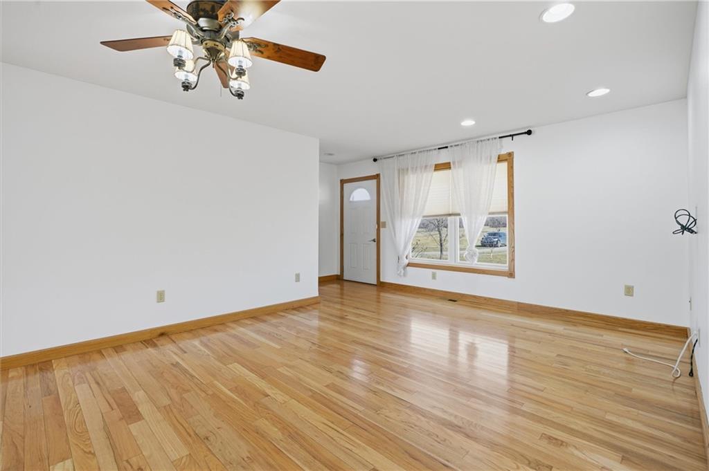 2274 Iowa Road Ottawa, KS 66067 - Photo 13 of 40