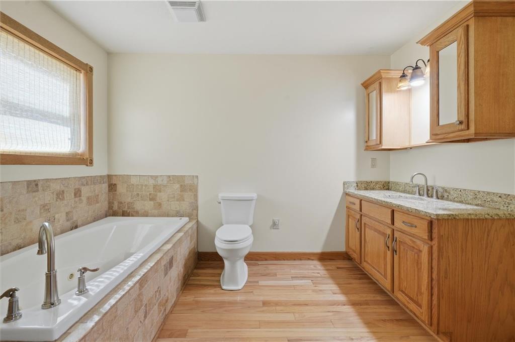 2274 Iowa Road Ottawa, KS 66067 - Photo 15 of 40