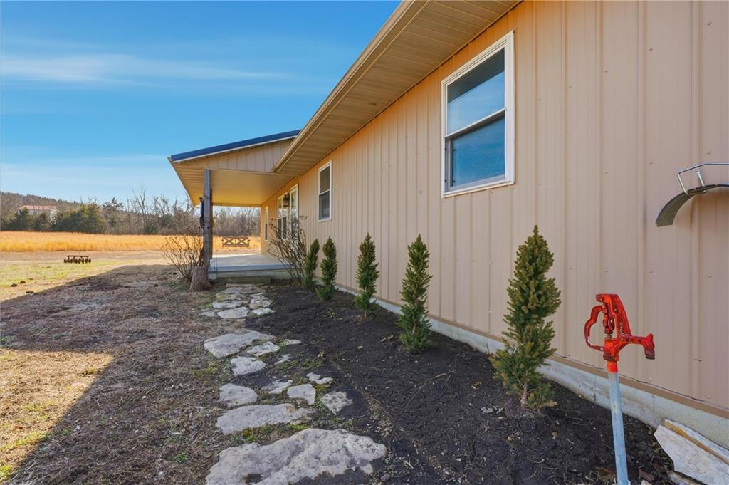 2274 Iowa Road Ottawa, KS 66067 - Photo 4 of 40