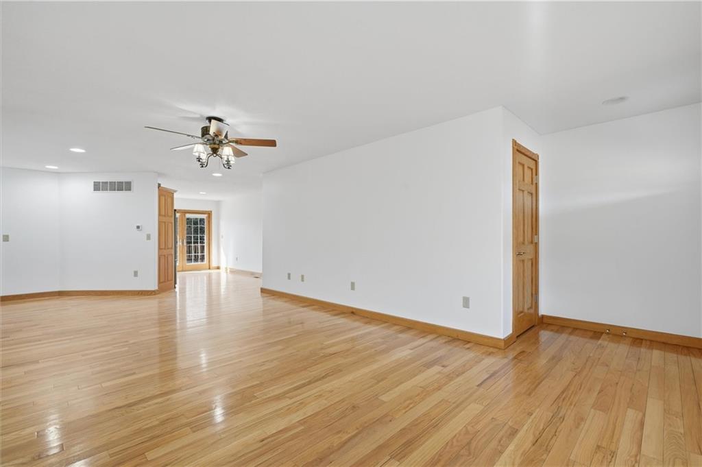 2274 Iowa Road Ottawa, KS 66067 - Photo 9 of 40