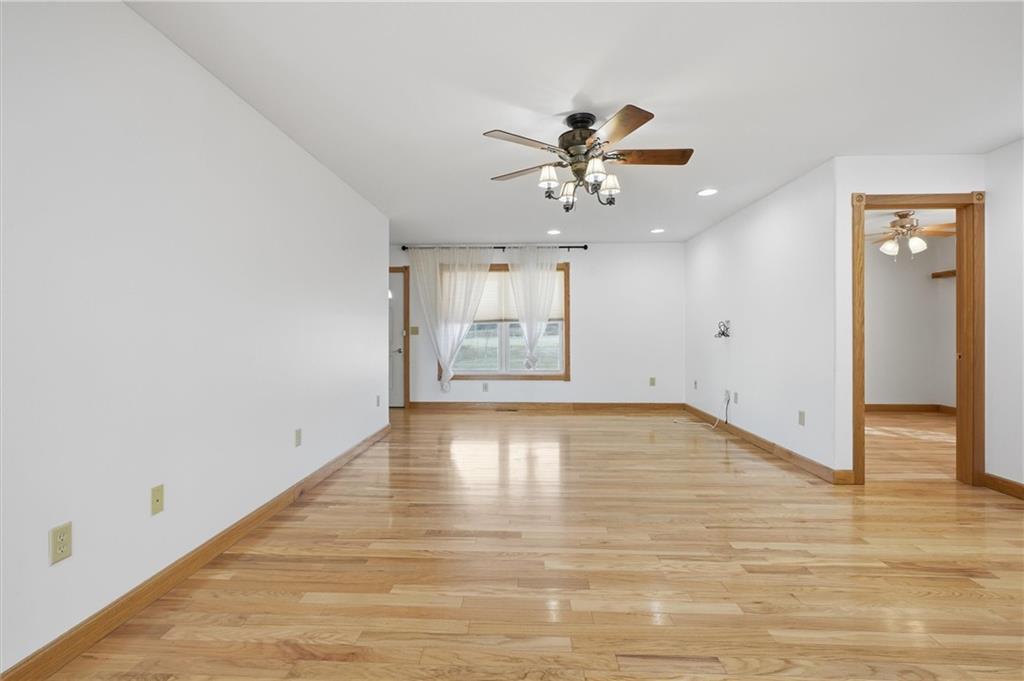 2274 Iowa Road Ottawa, KS 66067 - Photo 10 of 40