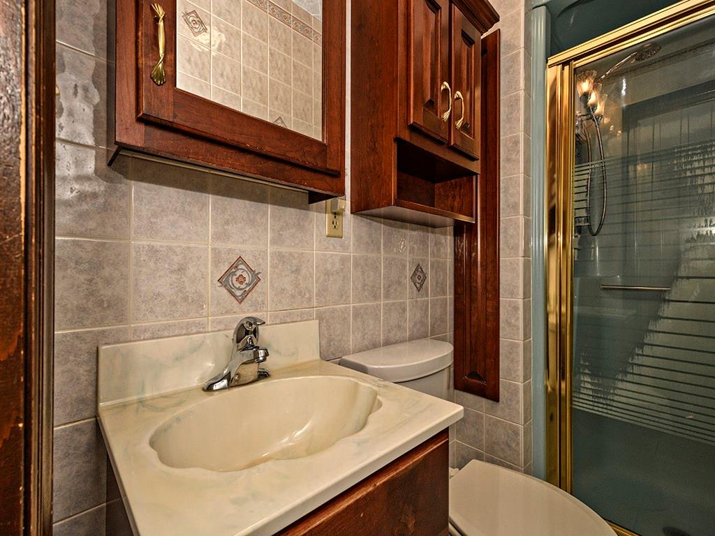 303 Kings Road Apollo, PA 15613 - Photo 17 of 24 Owner's Suite Bathroom