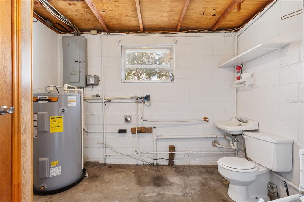 5605 Berts Road Lady Lake, FL 32159 - Photo 27 of 38 a bathroom with a toilet and a shower