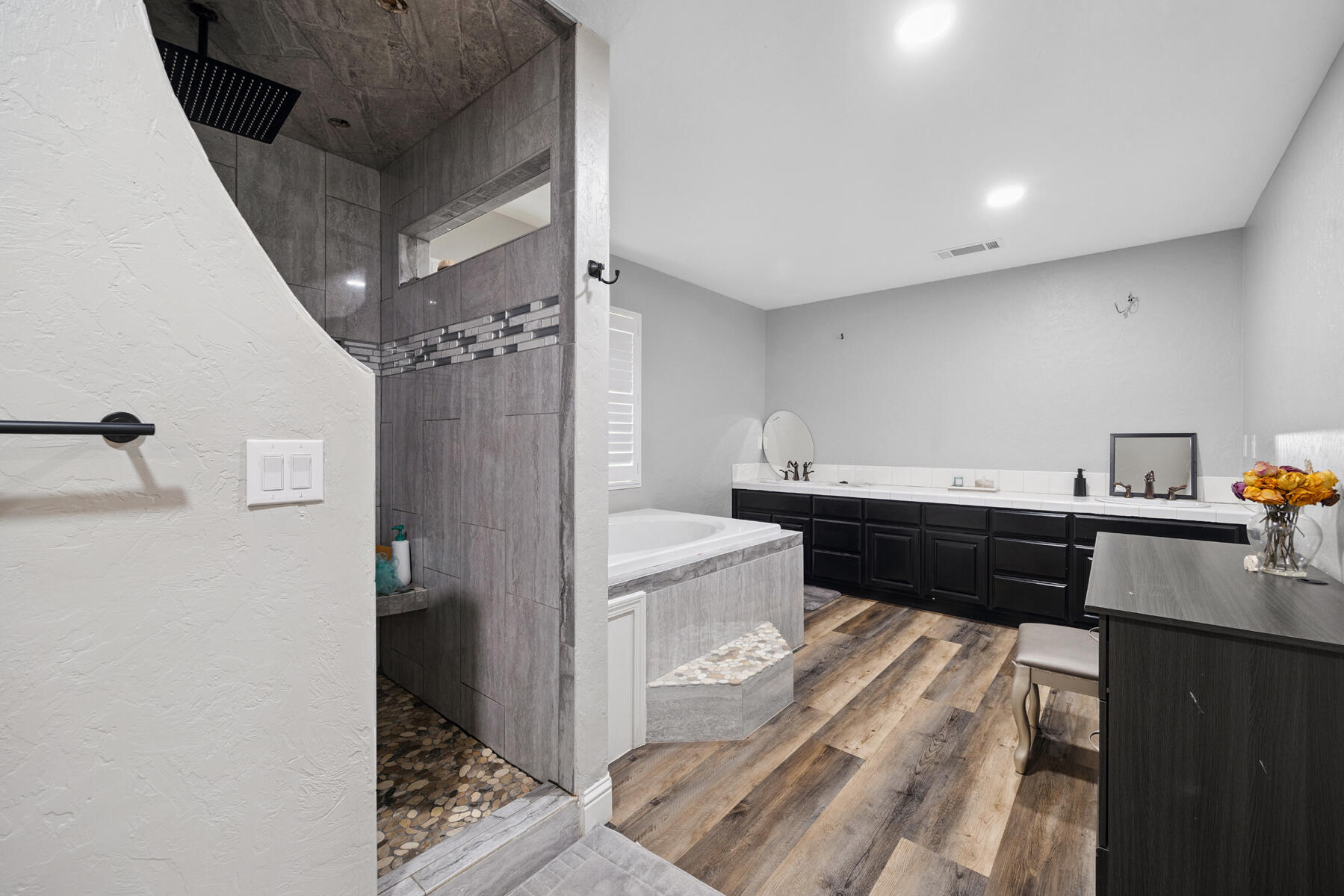 21031 Road 256 Strathmore, CA 93267 - Photo 37 of 55 42 - Master Bathroom (1)