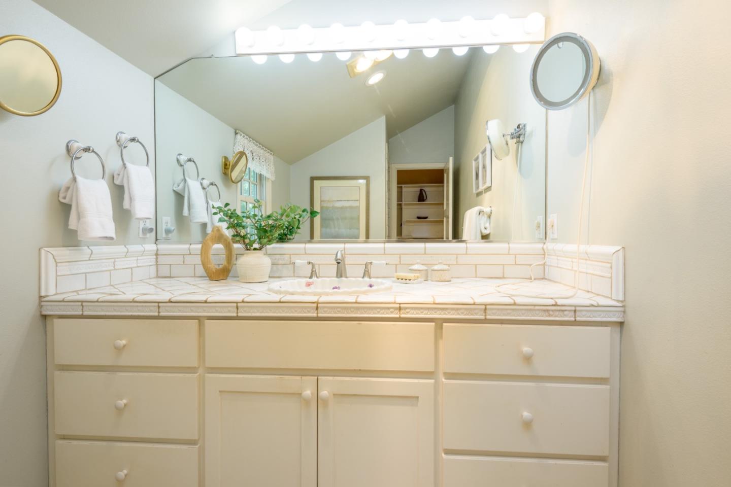 460 Olive Street Menlo Park, CA 94025 - Photo 19 of 34 Gallery Image 19