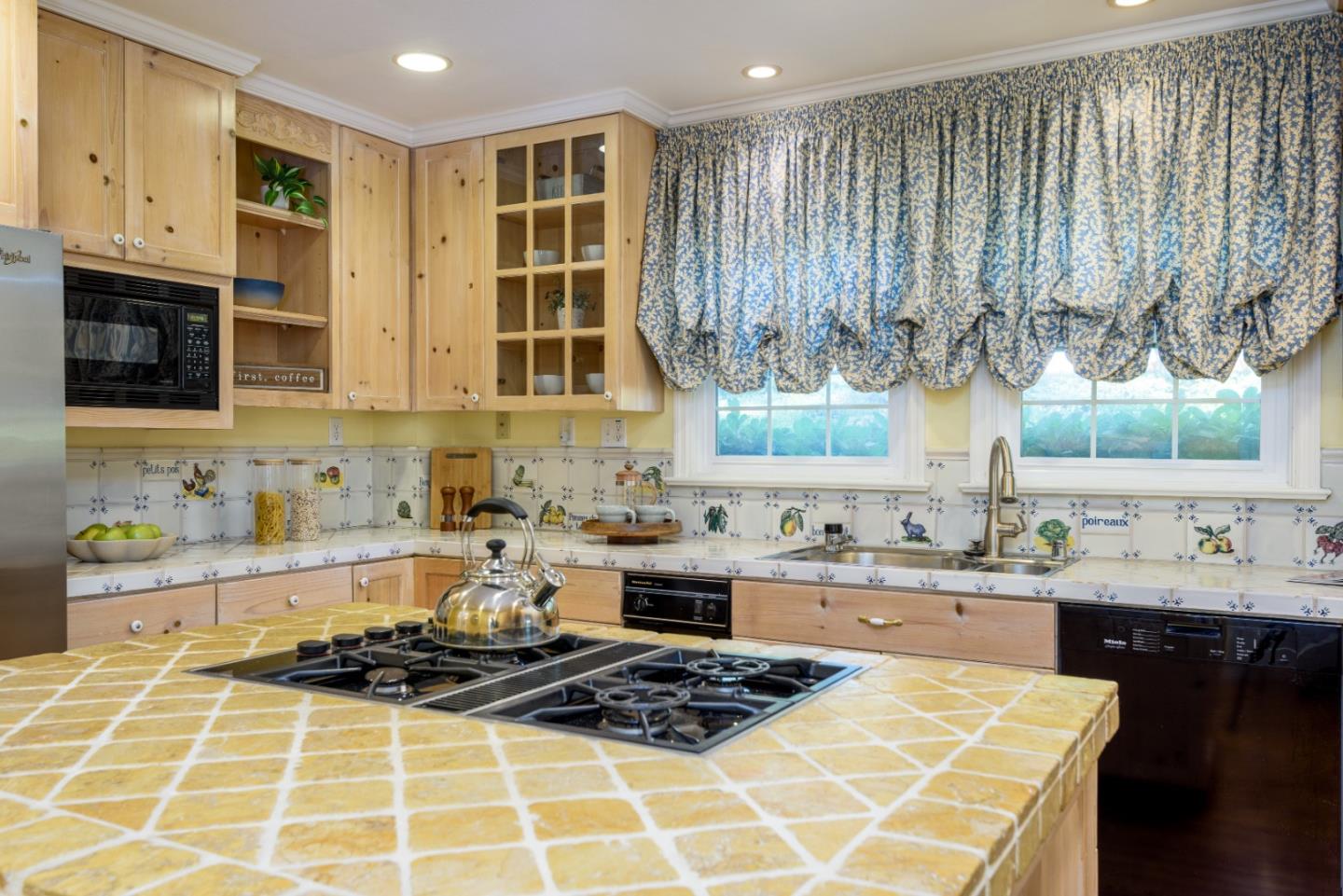 460 Olive Street Menlo Park, CA 94025 - Photo 6 of 34 Gallery Image 6