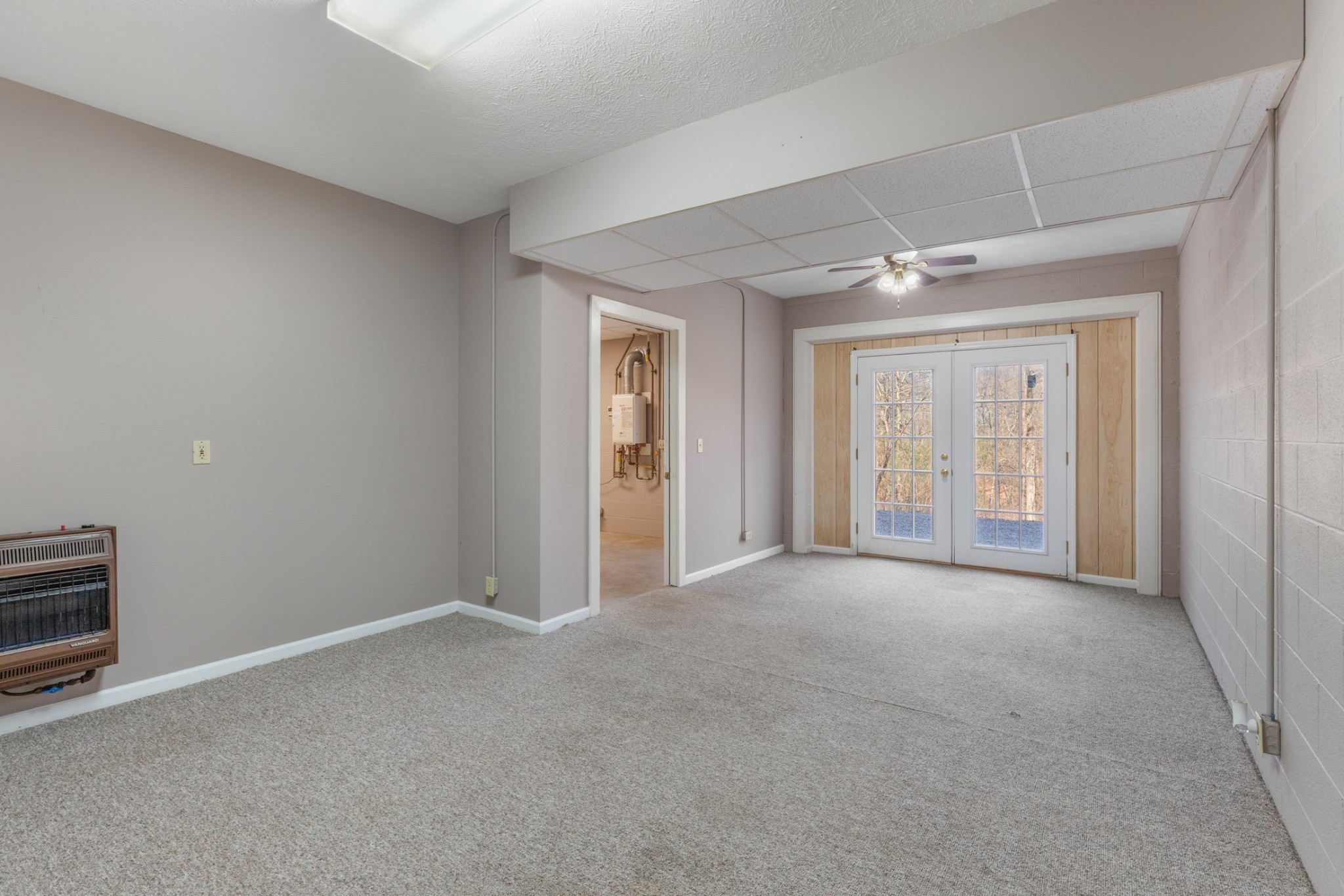 251 Rouse Road Dickson, TN 37055 - Photo 32 of 46 an empty room with windows and closet