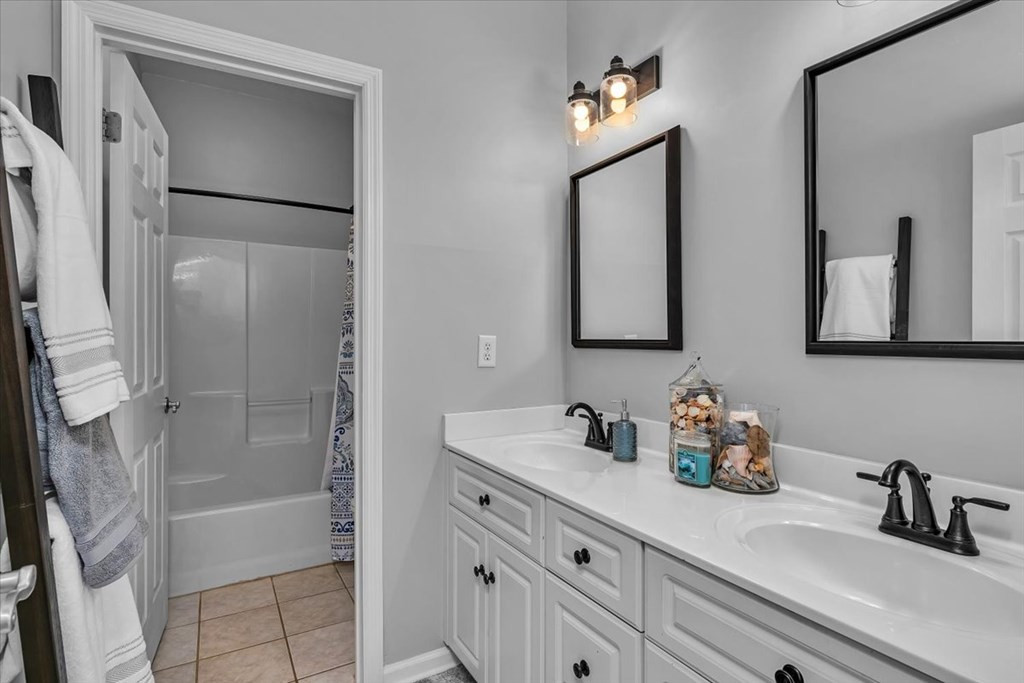 3198 Ray Owens Road Appling, GA 30802 - Photo 26 of 41 Guest bath with separate vanity area