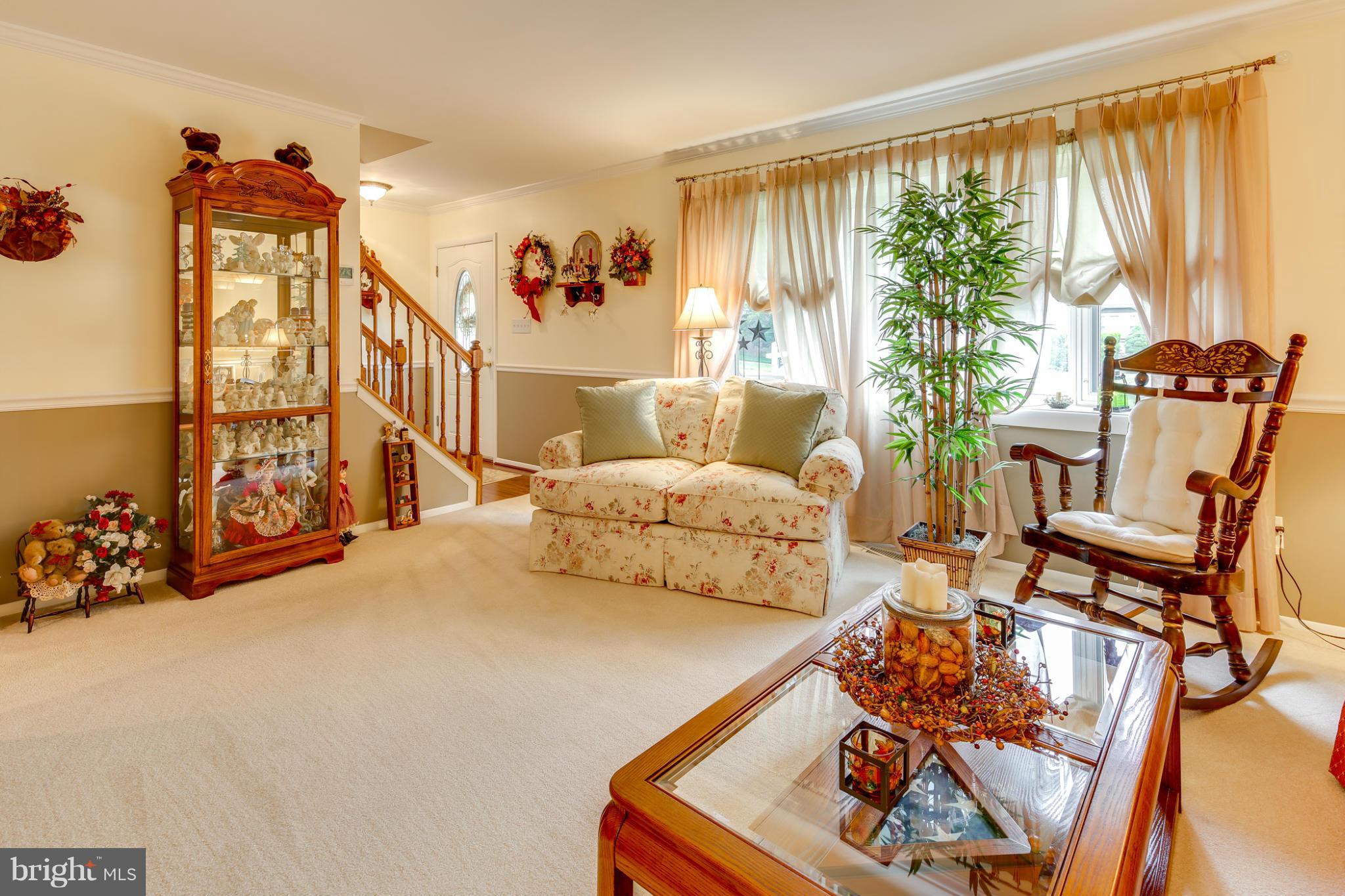 103 Walgrove Road Reisterstown, MD 21136 - Photo 4 of 23 Living Room