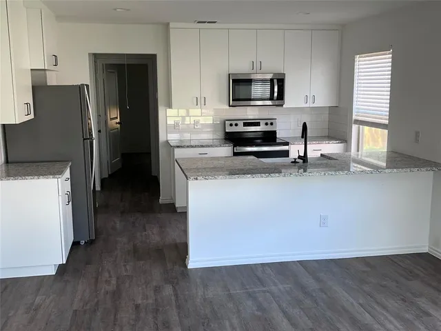 $1,845 | 1603 Franklin Avenue, Bonham, TX 75418