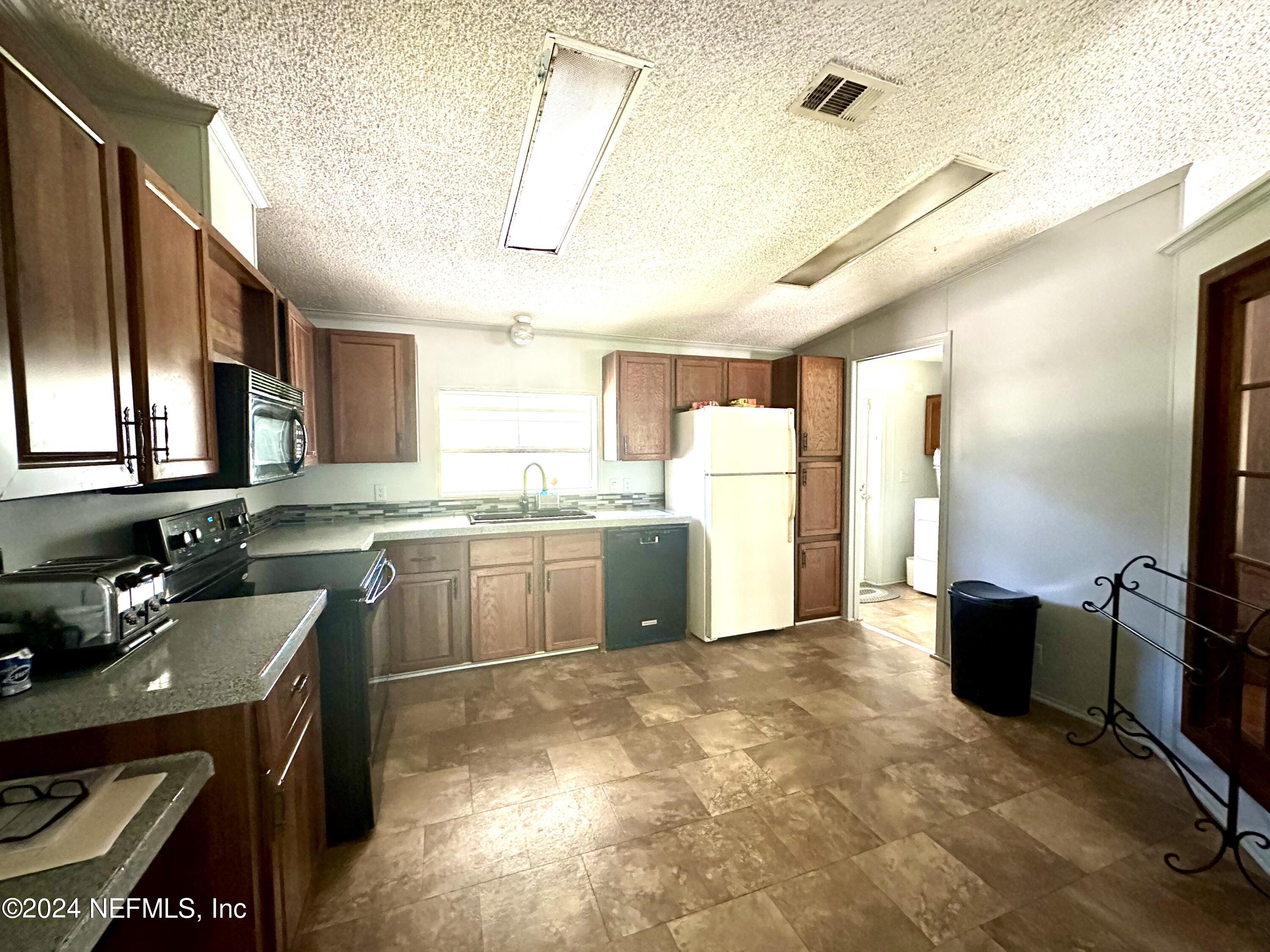 8026 Old Plank Road Jacksonville, FL 32220 - Photo 5 of 28 FullSizeRender