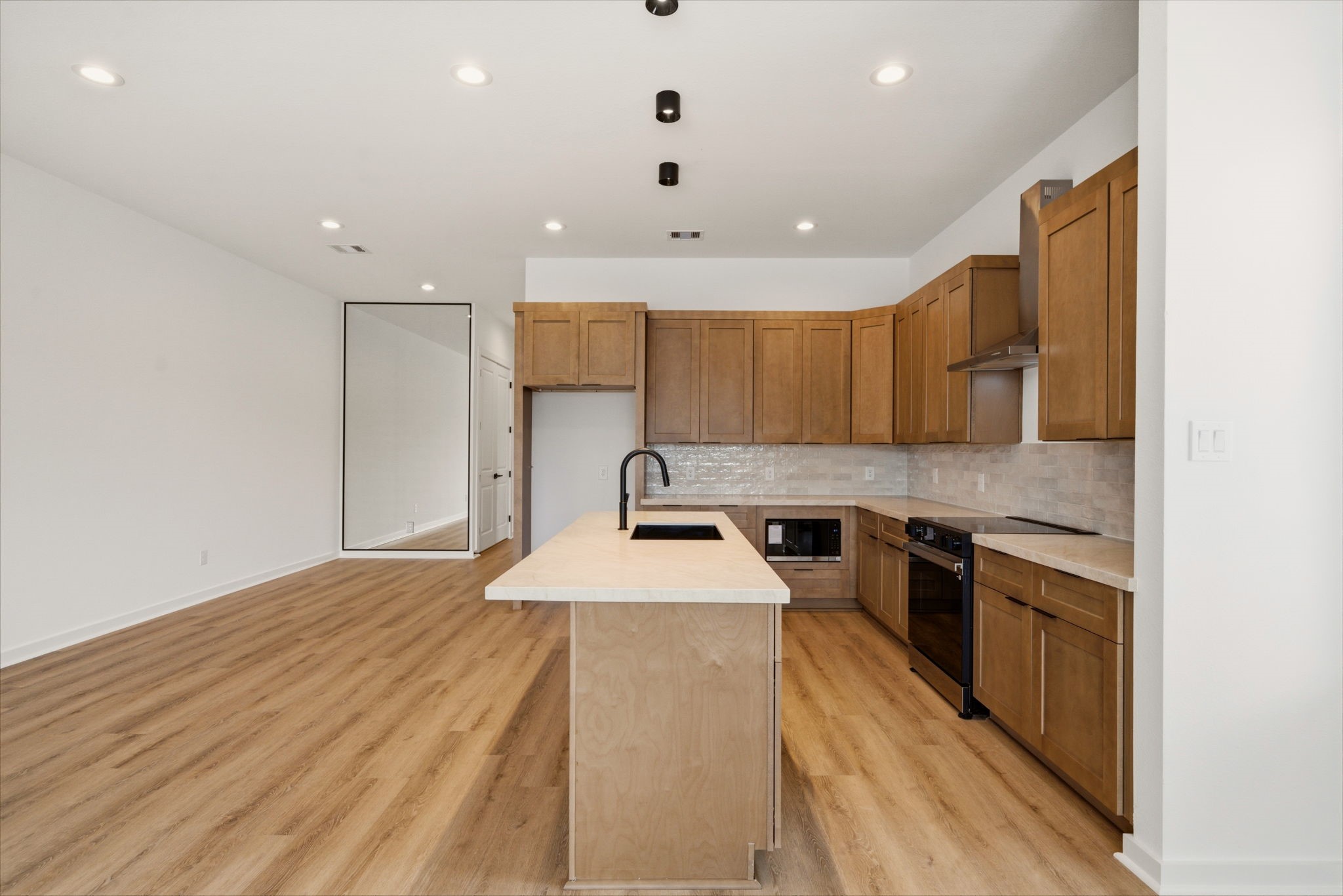 8203 Calhoun Road, Unit A/B Houston, TX 77033 - Photo 20 of 38