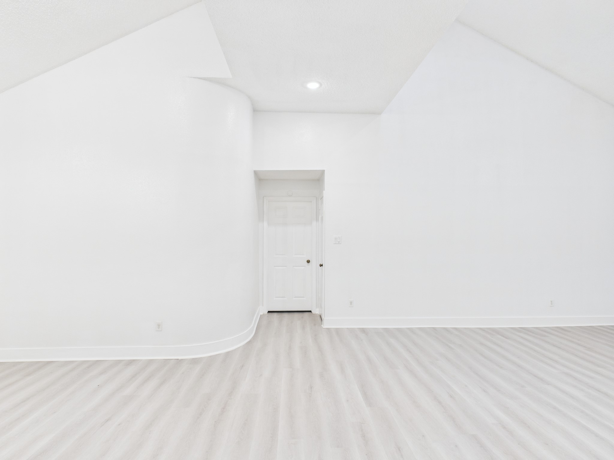 7610 Hopewell Lane Houston, TX 77071 - Photo 12 of 31 a view of an empty room