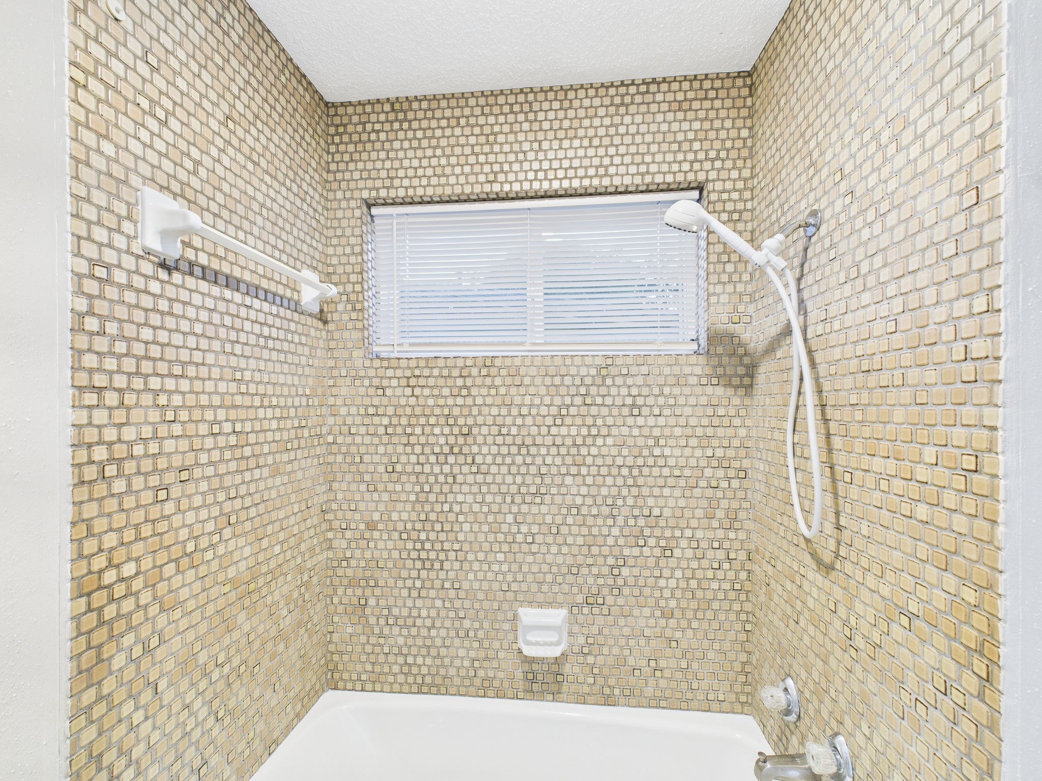 7610 Hopewell Lane Houston, TX 77071 - Photo 19 of 31 a bathroom with a shower