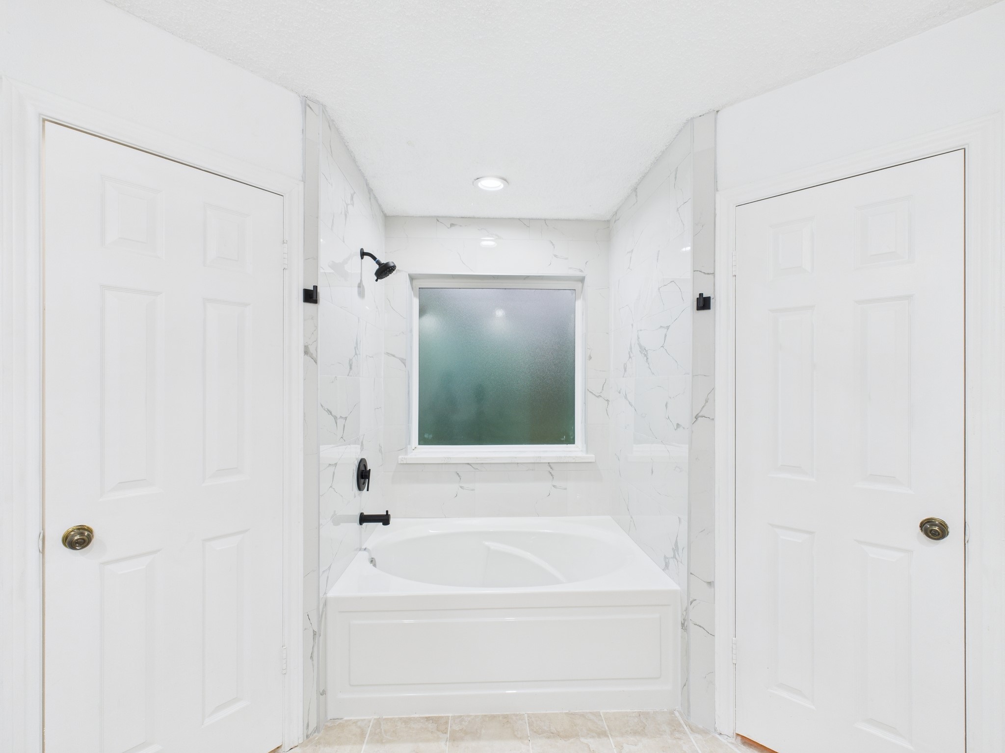 7610 Hopewell Lane Houston, TX 77071 - Photo 25 of 31 a bathroom with a bathtub and a shower