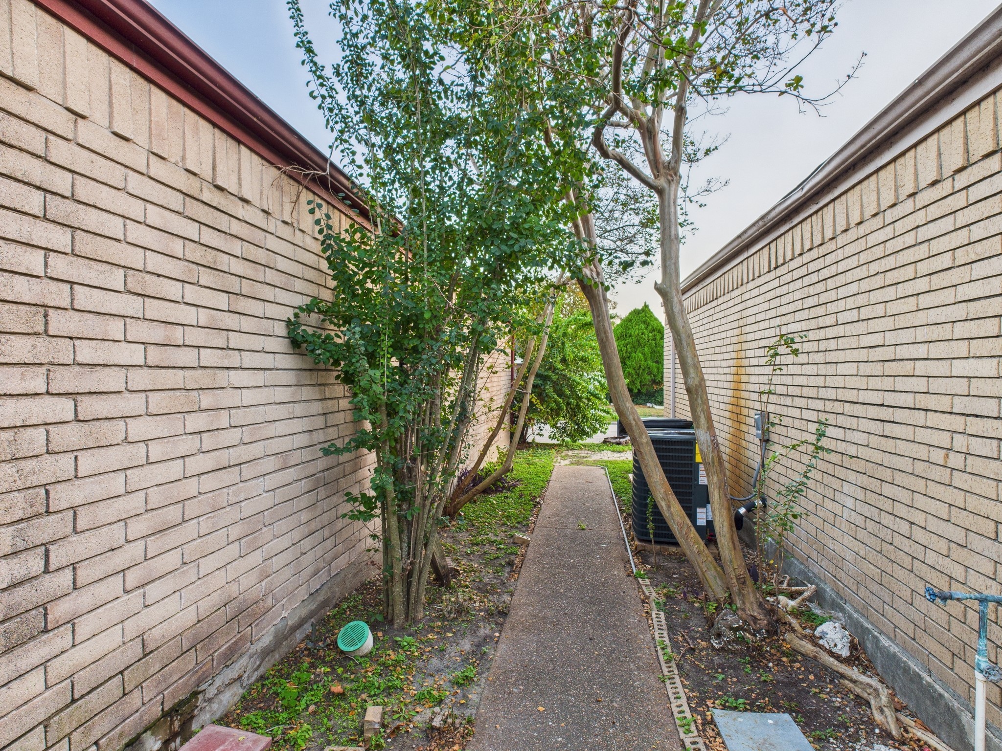 7610 Hopewell Lane Houston, TX 77071 - Photo 31 of 31 a pathway of a house with backyard and wooden fence