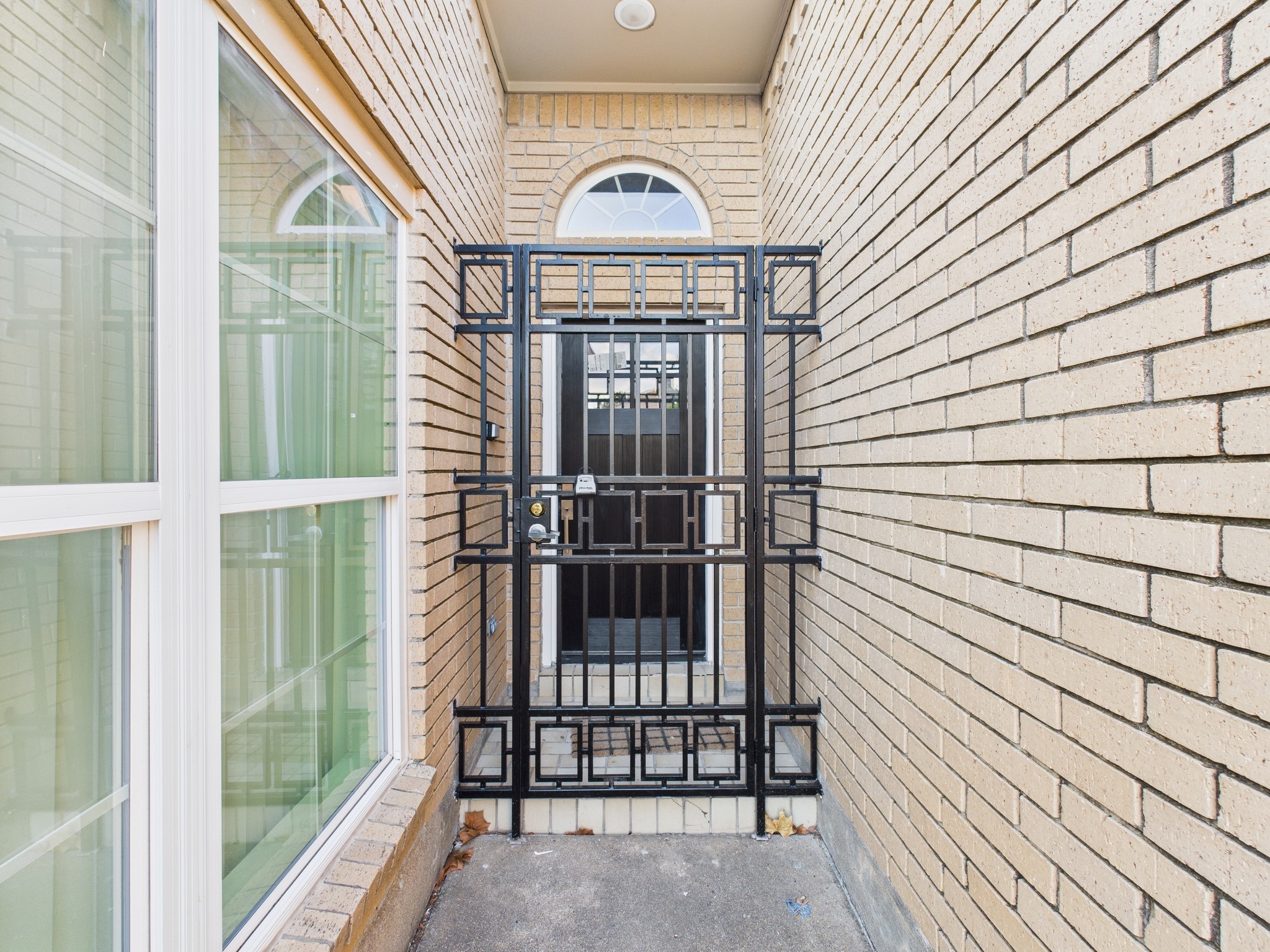 7610 Hopewell Lane Houston, TX 77071 - Photo 4 of 31 a view of entryway