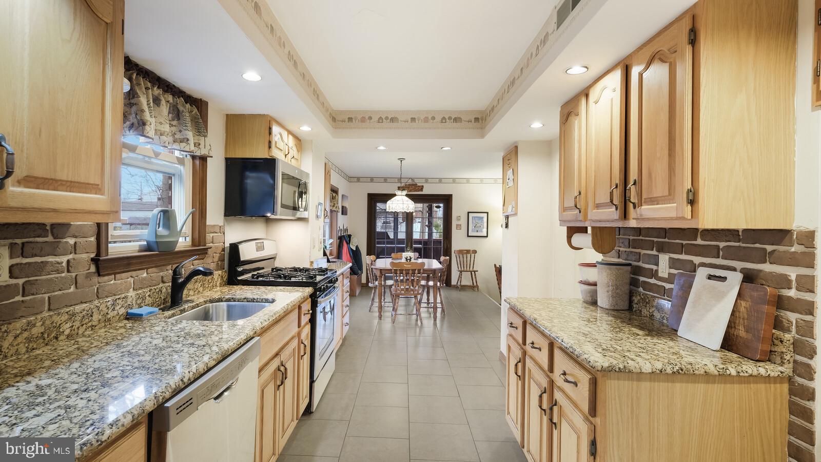 465 Lynbrooke Road Springfield, PA 19064 - Photo 15 of 46
