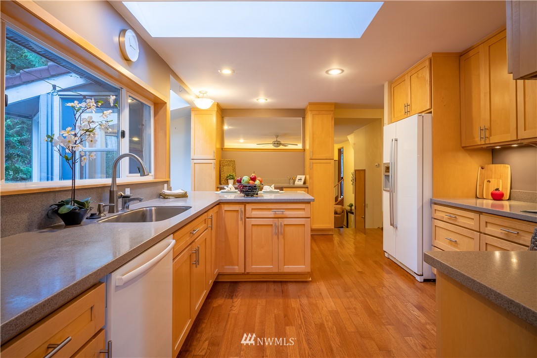 9221 Odin Way Bothell, WA 98011 - Photo 7 of 32 Gallery Image 7