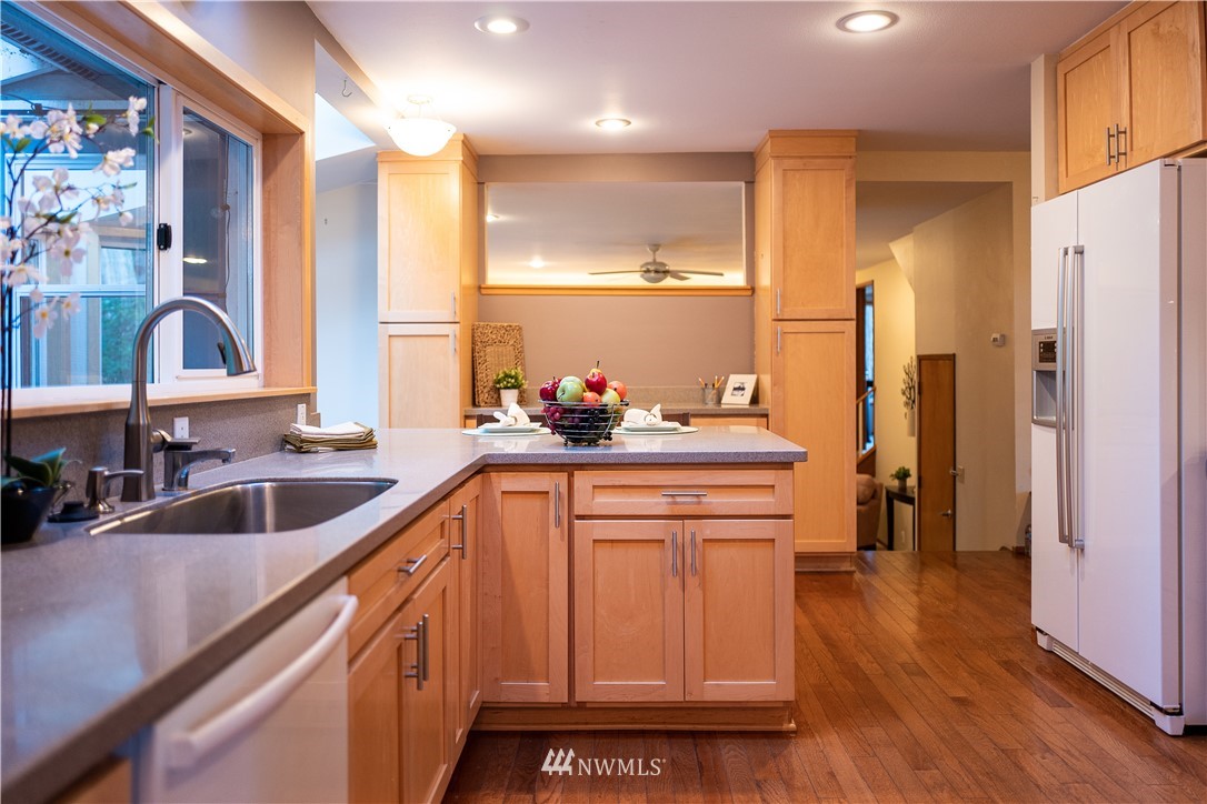 9221 Odin Way Bothell, WA 98011 - Photo 8 of 32 Gallery Image 8