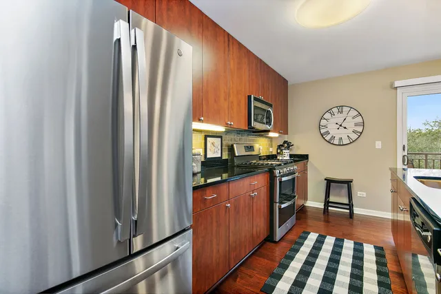 $389,900 | 125 Lakeview Drive, Unit 313, Bloomingdale, IL 60108