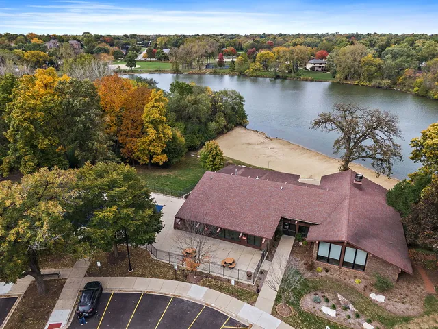 $389,900 | 125 Lakeview Drive, Unit 313, Bloomingdale, IL 60108