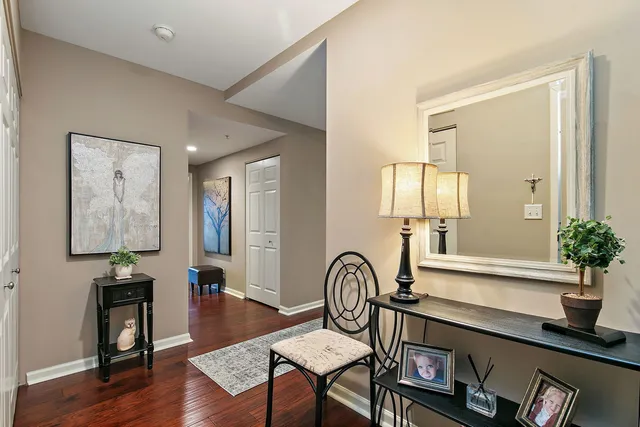 $389,900 | 125 Lakeview Drive, Unit 313, Bloomingdale, IL 60108