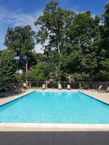 $389,900 | 125 Lakeview Drive, Unit 313, Bloomingdale, IL 60108