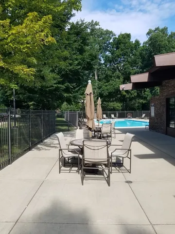 $389,900 | 125 Lakeview Drive, Unit 313, Bloomingdale, IL 60108
