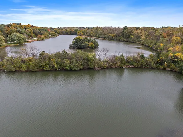 $389,900 | 125 Lakeview Drive, Unit 313, Bloomingdale, IL 60108