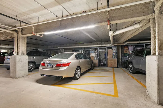 $389,900 | 125 Lakeview Drive, Unit 313, Bloomingdale, IL 60108