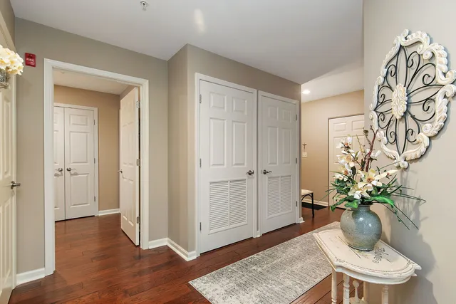 $389,900 | 125 Lakeview Drive, Unit 313, Bloomingdale, IL 60108