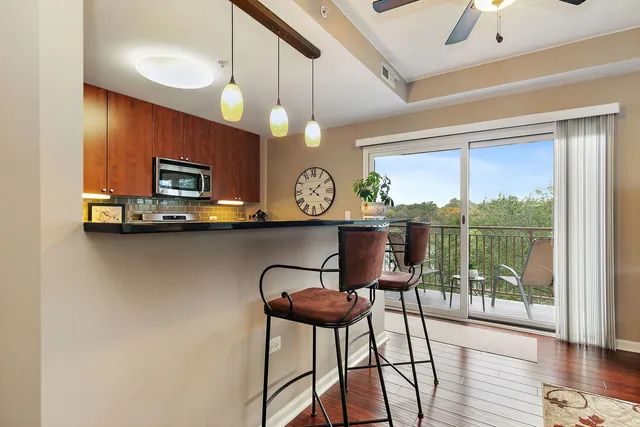 $389,900 | 125 Lakeview Drive, Unit 313, Bloomingdale, IL 60108