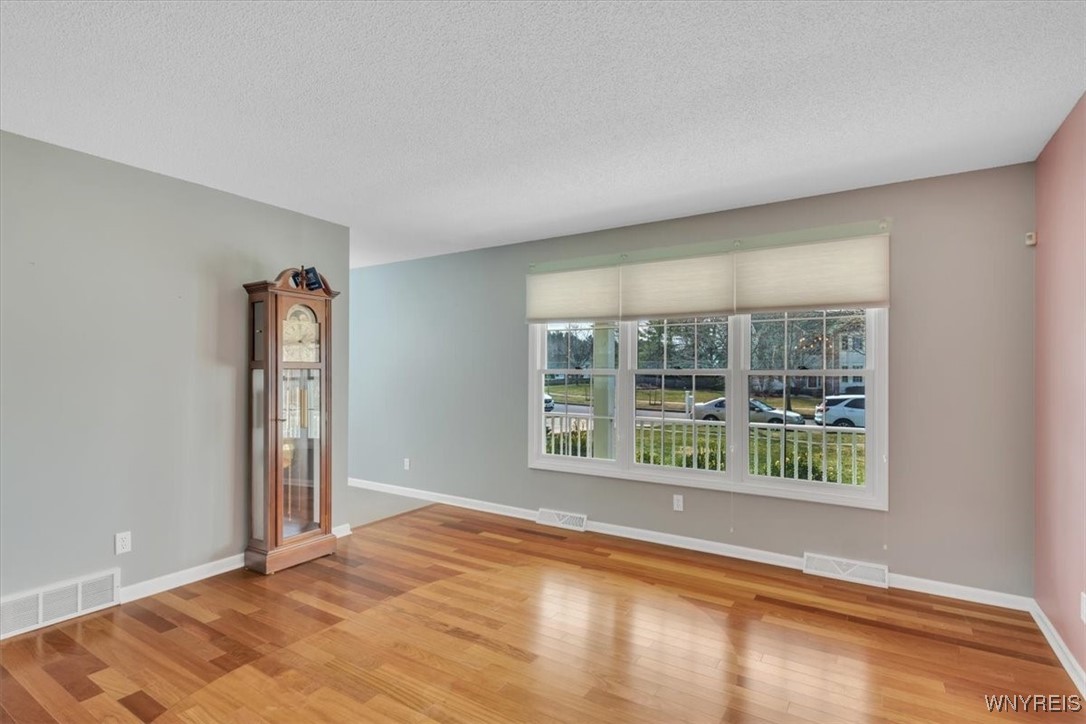 10 Hampton Court Lancaster, NY 14086 - Photo 17 of 47