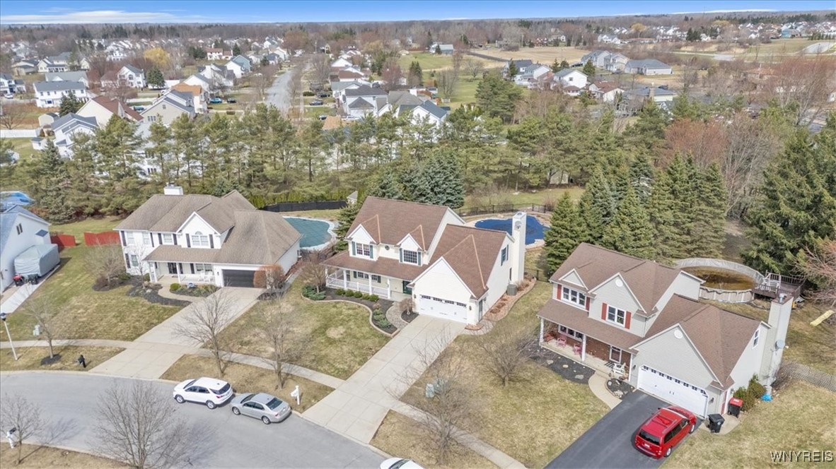 10 Hampton Court Lancaster, NY 14086 - Photo 2 of 47